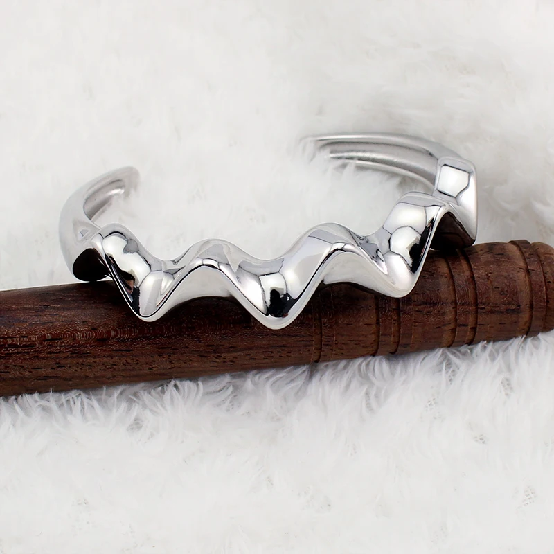 2025 New Bracelet Light Luxury Stainless Steel Bracelet Girls Senior Sense C-shaped Pearl Water Wave Opening Bracelet
