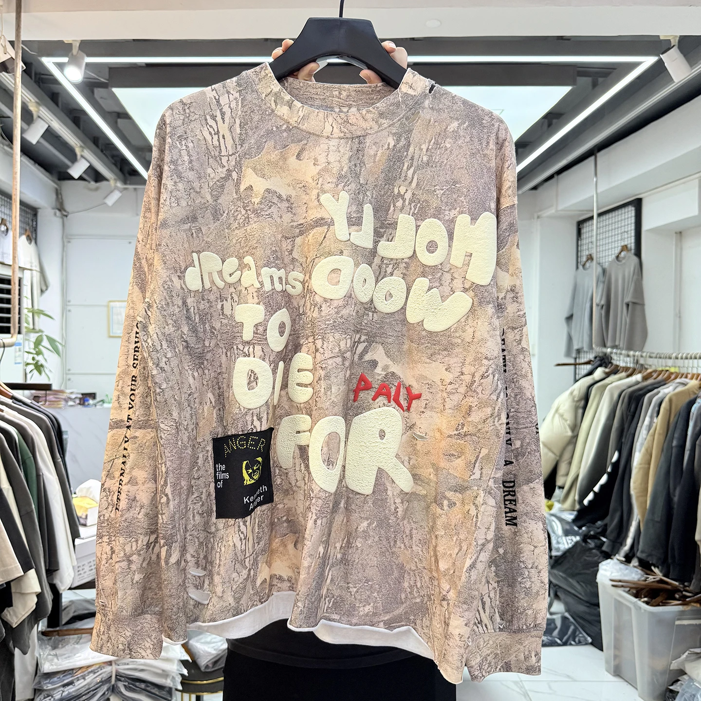 

American High Street Camouflage Foamed Letter Print Cut Long Sve T-irt Hip Hop Loose Casual Top for Men And Women