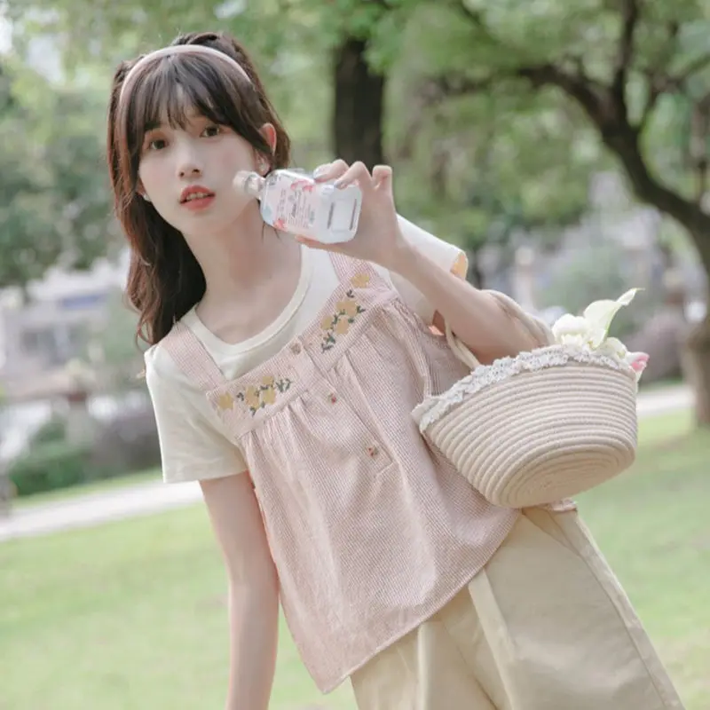 Summer and Autumn Leisure Japanese Sweet Design College Style Embroidered Checkered Strap Tops Vest Woman