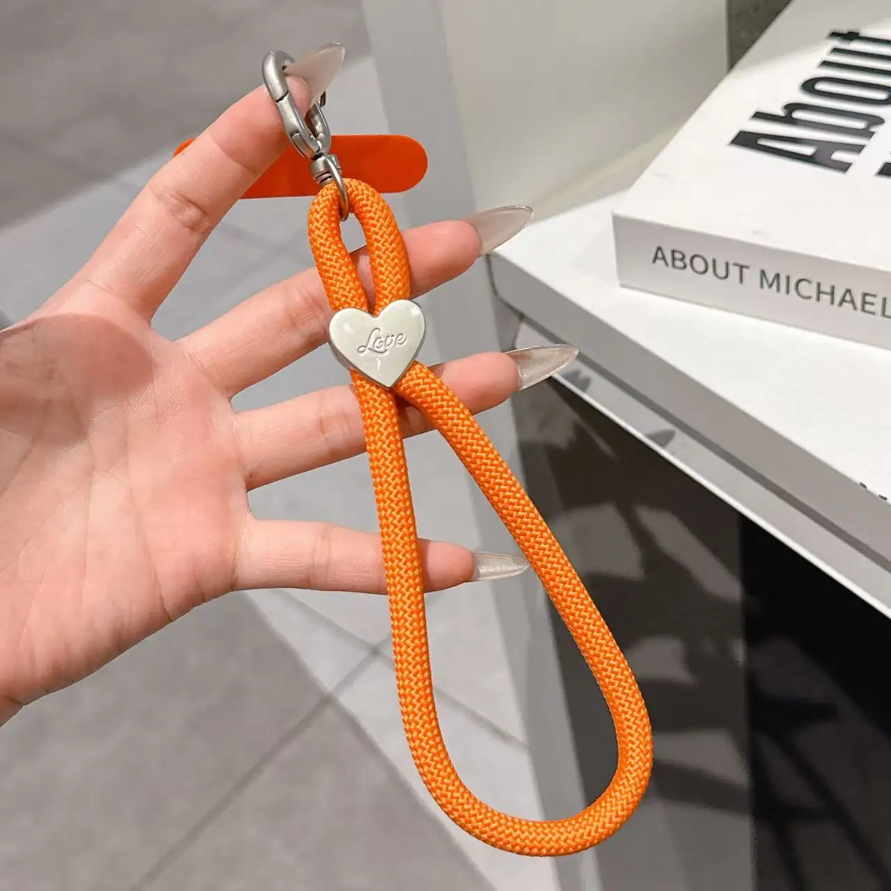 

Fashionable And Personalized Heart-Shaped Mobile Phone Lanyard, Short Wrist Lanyard, Universal Anti-loss Lanyard，Phone Charm