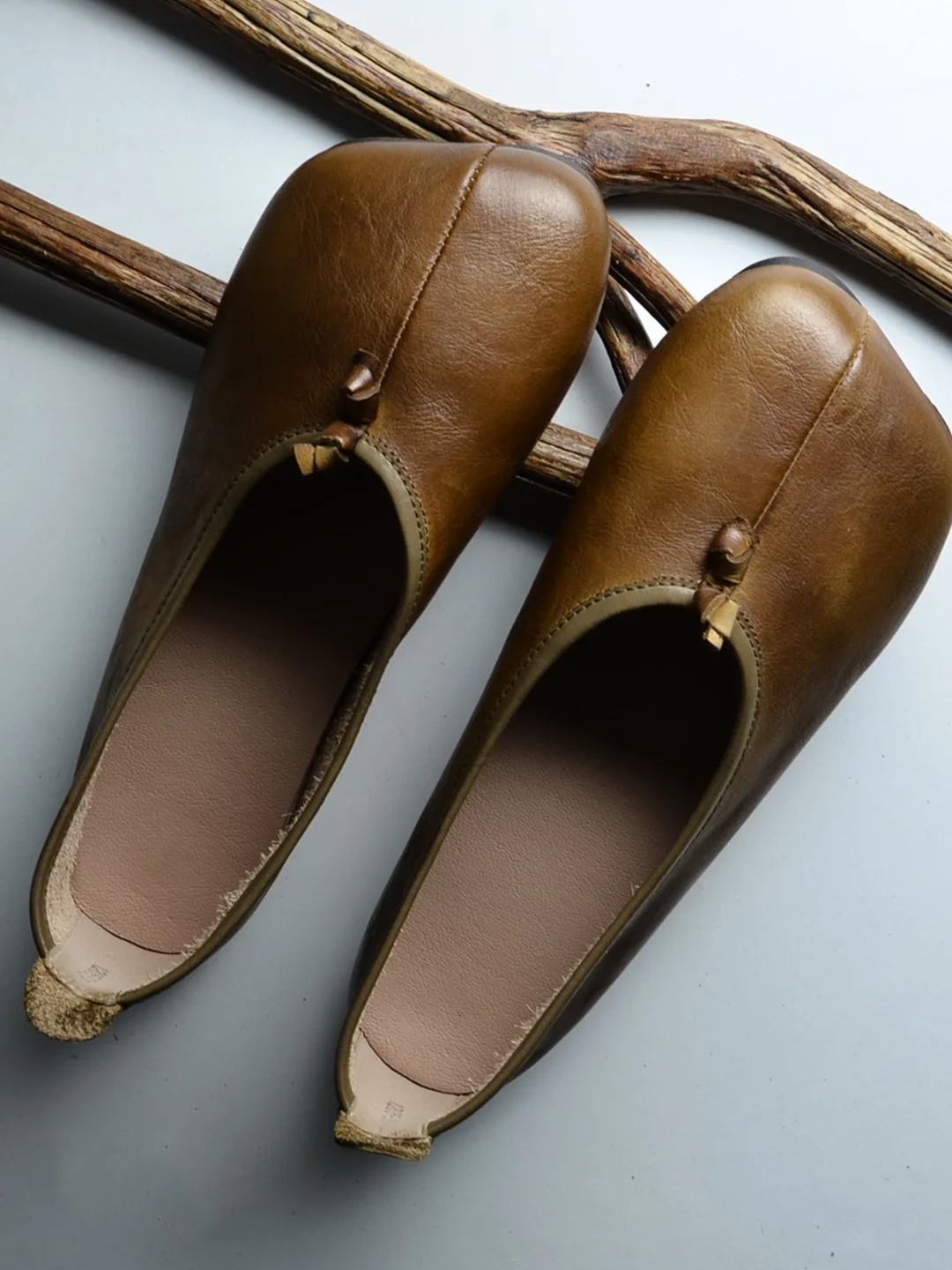 

Retro Genuine Cowhide Slip-On Women's Flats Soft Bottom Low Cut Fashionable Bean Shoes Suitable for Skirts Lightweight round Toe