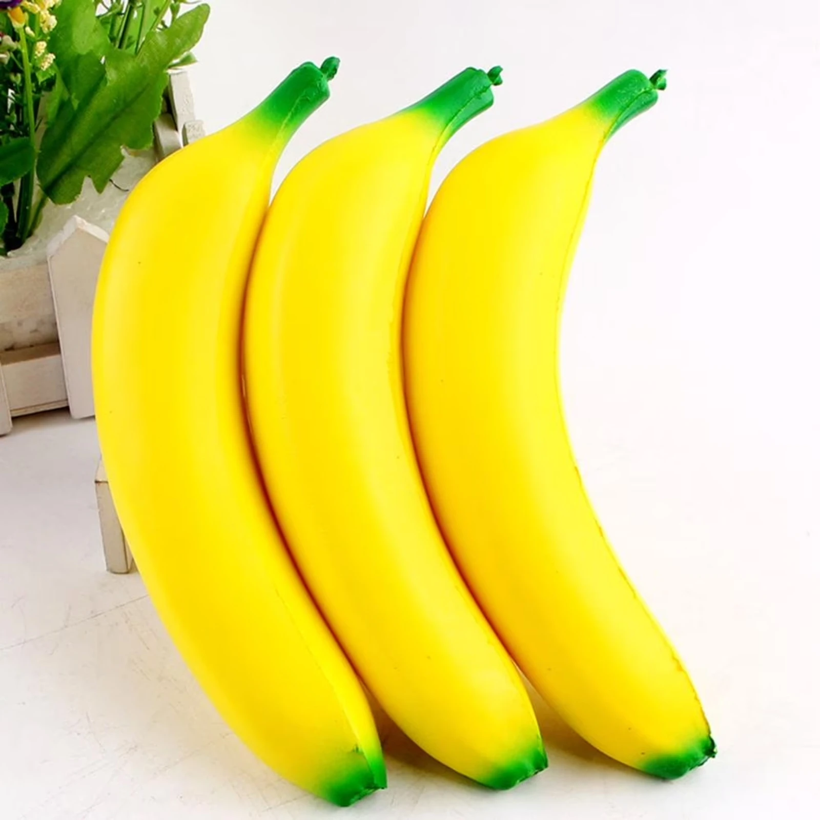 giocattolo-a-forma-di-banana-lucida-gigante-articolo-divertente-con-punte-verdi-curve