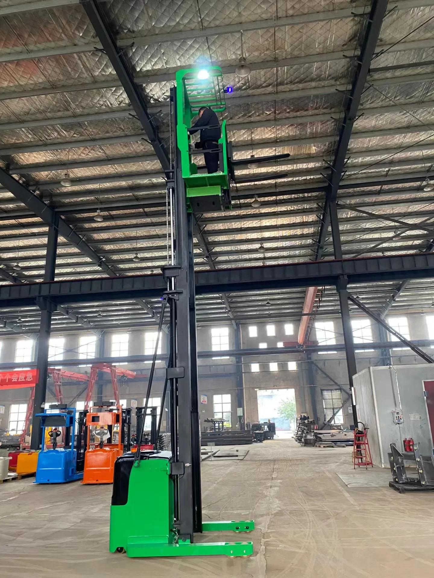 Recogedor de pedidos eléctrico CE ISO, 1 tonelada, 1,5 toneladas, 9M, 12 M, recogedor de pedidos de alto nivel, apilador de carretilla elevadora con batería a la venta