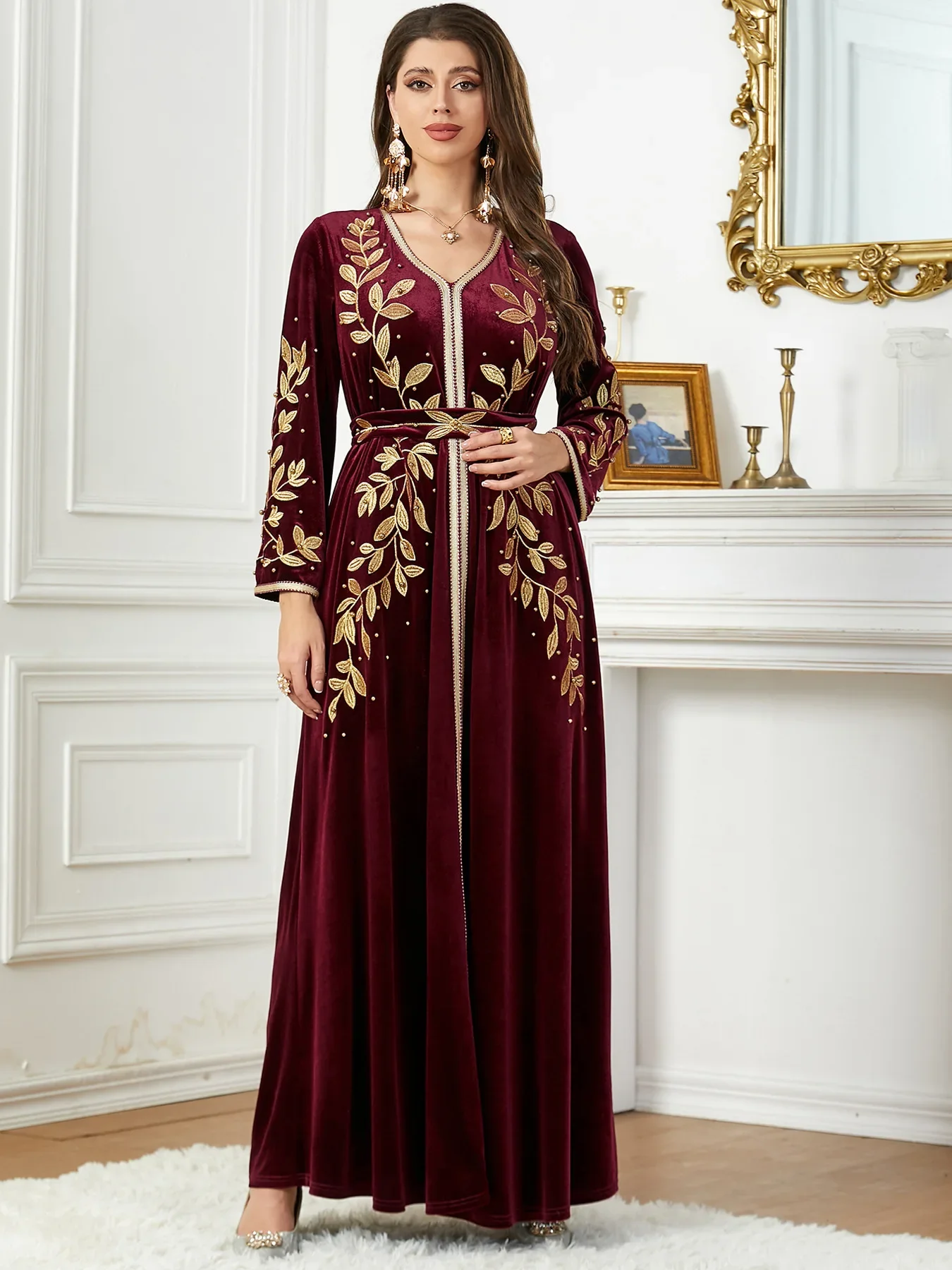 Winter Embroidery Muslim Dress Abaya for Women Velvet Abayas Beading Lace-up Morocco Party Dress Kaftan Arabic Long Robe Autumn