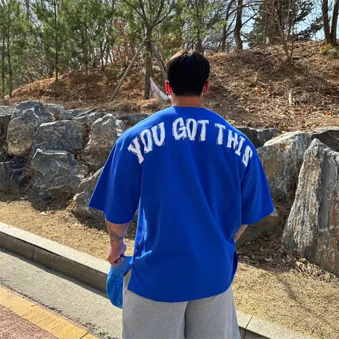 2024 새로운 남성 근육 맞는 롱 라인 티셔츠 패션 티 짧은 소매 운동 운동 체육관 슬림 맞는 티셔츠 남성용