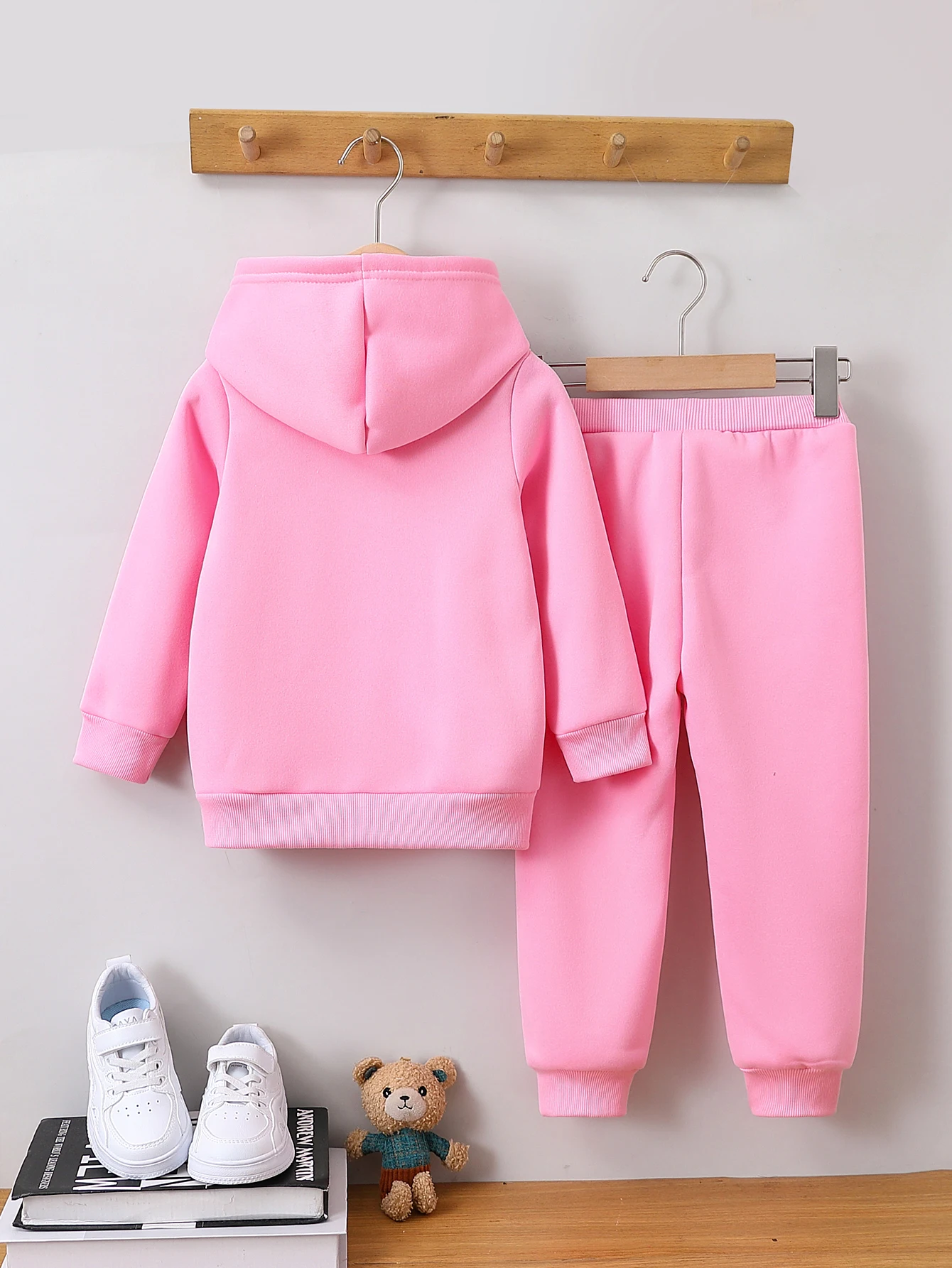 2-Piece Set for Girls, Autumn and Winter Fleece-Lined Outfit, Fashionable Merry Christmas Letter Print Hooded Pullover Sweatshirt + Long Pants Two-Piece Set, Little Girl's Autumn Outdoor Party Outfit