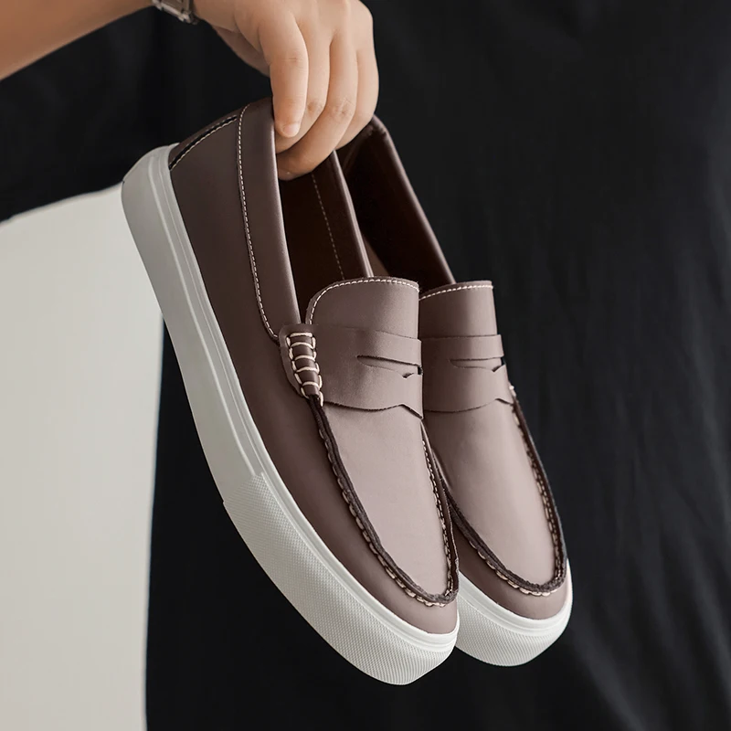 Mocasines de cuero a la moda para hombre, zapatos informales suaves y cómodos para hombre, zapatos de conducción sin cordones, zapatos ligeros transpirables para caminar