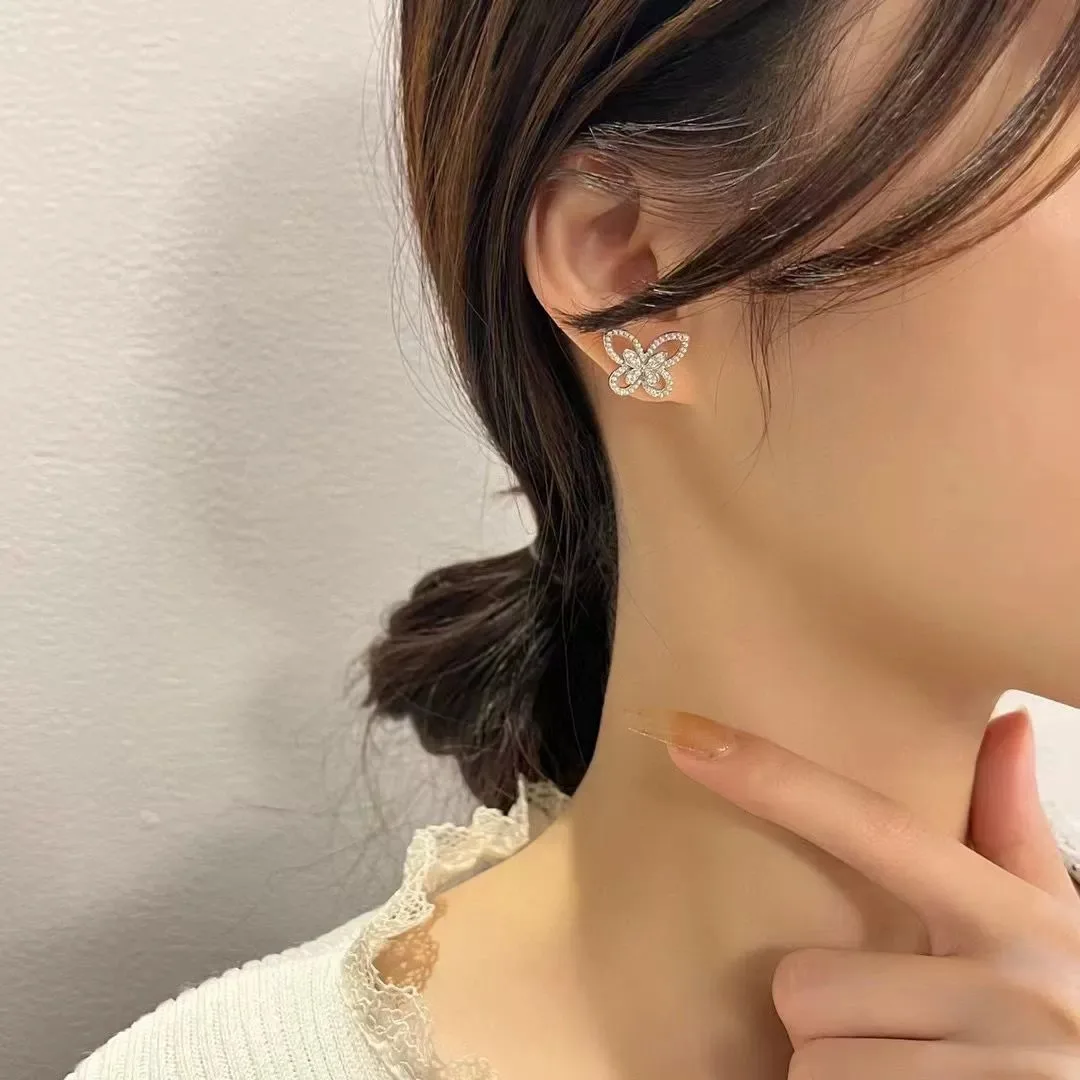 Huitan Chic orecchini a farfalla per le donne delicati accessori per le orecchie da indossare ogni giorno regalo per ragazza di compleanno gioielli di lusso con zirconi cubici