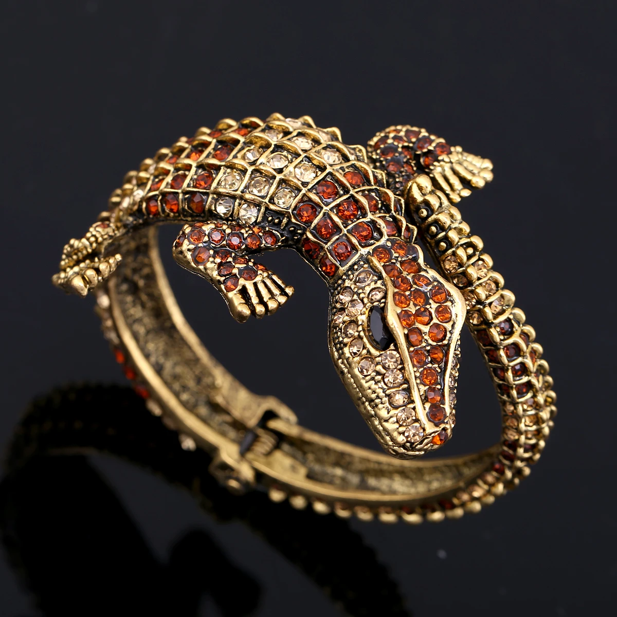 Beautiful Vintage Crocodile Bangle in Antqiue Gold Color Statement Wide Cuff Bracelet For Girls Women Fashion Jewelry Accessory