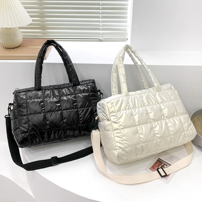 

Fashionable Women's Quilted Checkered Tote Bag Padded Cotton Shoulder Bag for Daily Outings Travel Work Commuting Shopping