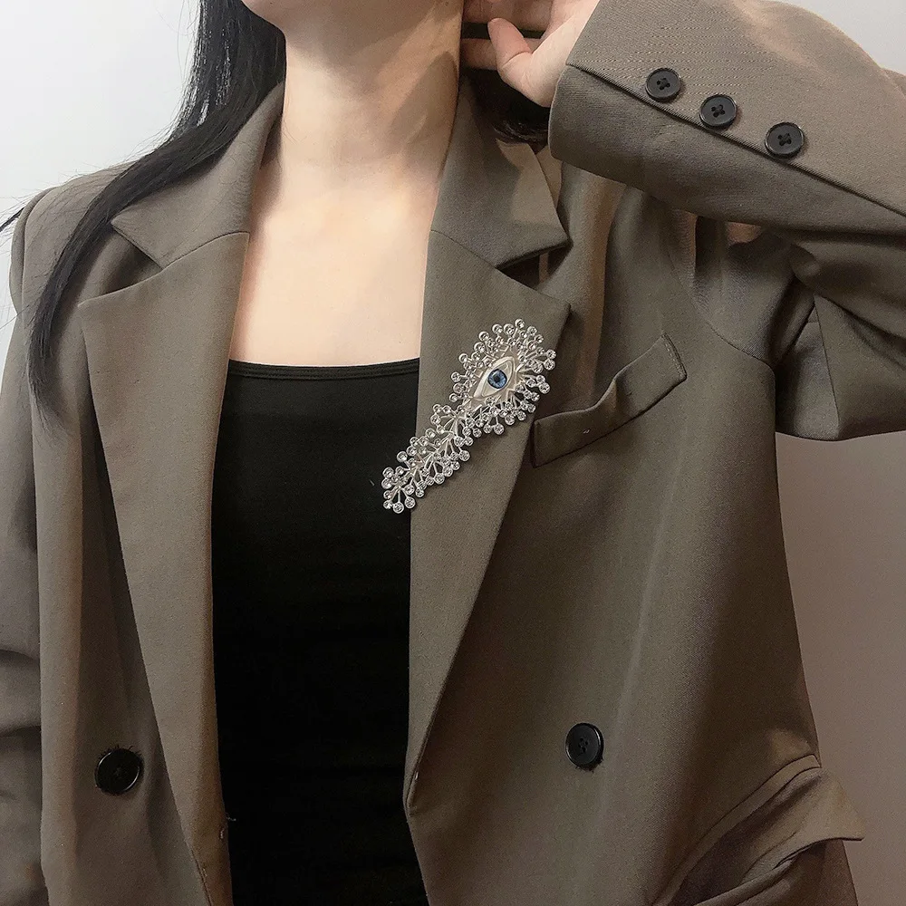 Unique Starry Sky Tree Branch Devil's Eye Brooch Exaggerated Temperament Clothing and Accessories Chest Flower Girl--