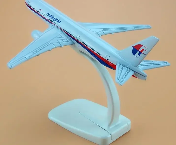 plane model Boeing 777 Malaysia Airlines aircraft MH-370 Metal simulation airplane model for kid toys Christmas gift