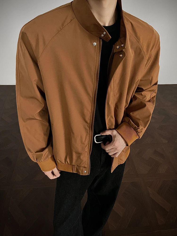 

Мужская куртка-бомбер цвета хаки в американском стиле, с воротником-стойкой, приталенного кроя, осенняя верхняя одежда