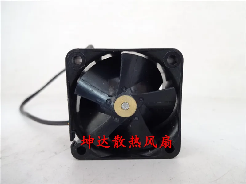 MAGIC MGT4012UB-W28 DC 12V 0.55A 40x40x28mm 4-Wire Server Cooling Fan