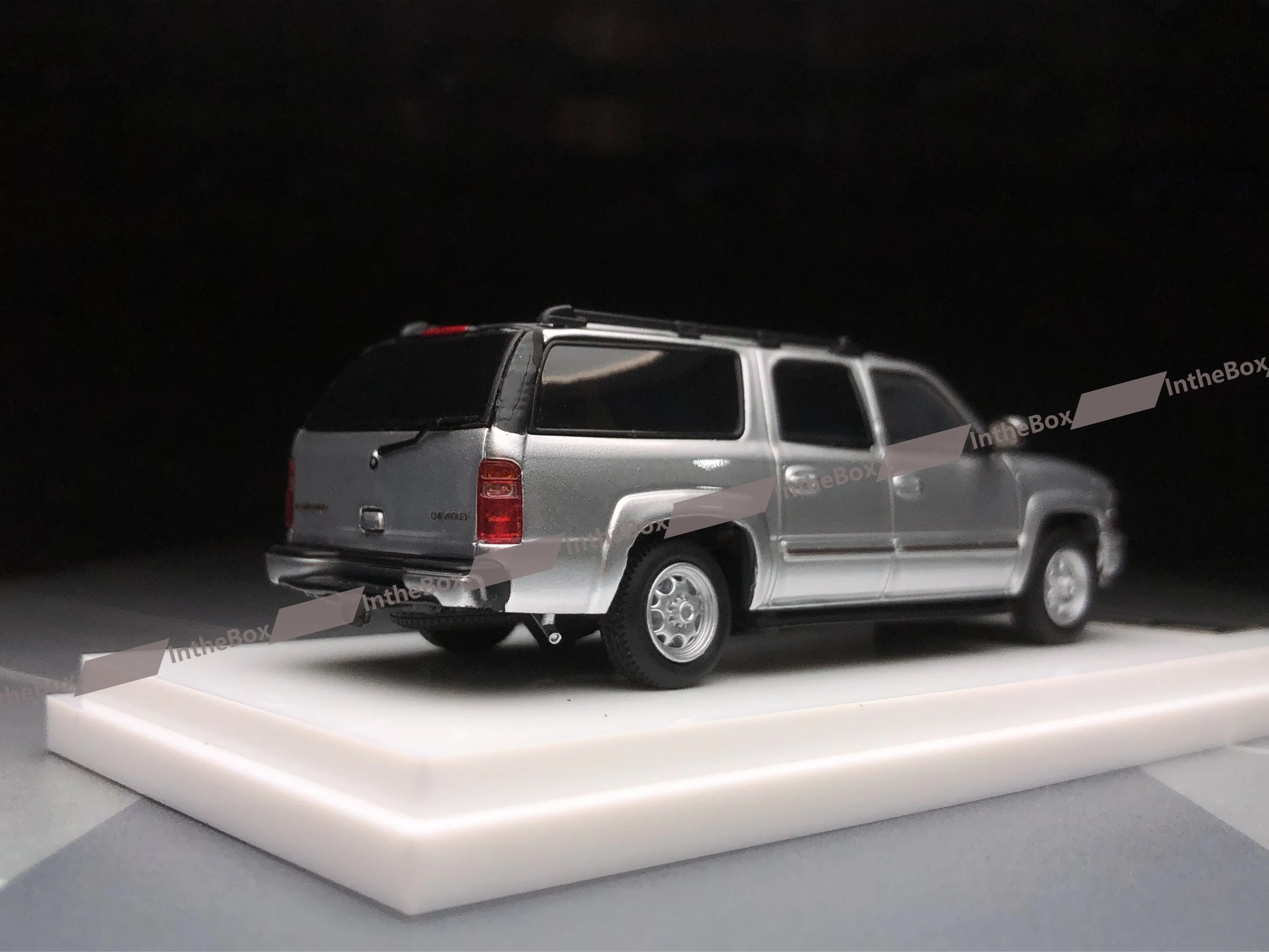 MK 1:64 Mk9 GMT800 Suburban Silver Diecast Model Car Collection Limited Edition Hobby Toys