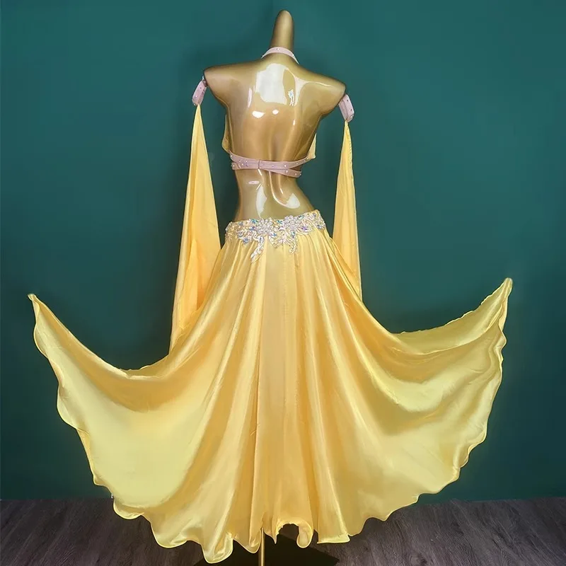 

Желтый цвет на заказ, новинка 2025, костюмы для танца живота, одежда для выступлений на столе, женский комплект с бриллиантами, бюстгальтер, длинная юбка с рукавами для воды