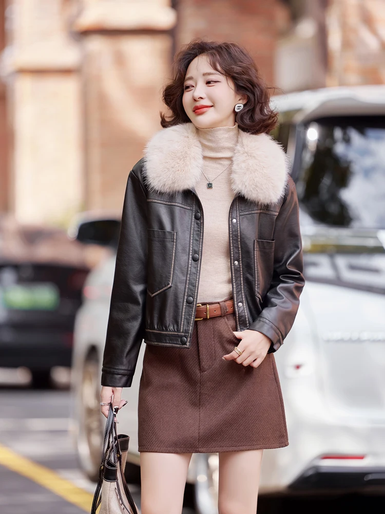 سترة كلاسيكية من الجلد الصناعي مع ياقة من الفرو سترة نسائية دافئة لخريف وشتاء 2026 سترة قصيرة للدراجات النارية معطف فاخر INKEO 5D132