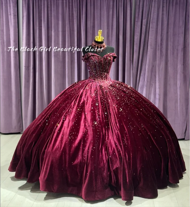 Gaun Princess mewah Burgundy 2024 gaun berlian imitasi bermanik berkilau 15 gaun Quinceanera gadis Afrika bertali mutiara