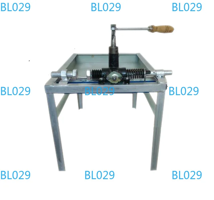 Household Hand Pressure Mechanical Walnut Cracker Classic Black Metal Nut Shell Breaker Wooden Handle Walnut Clip