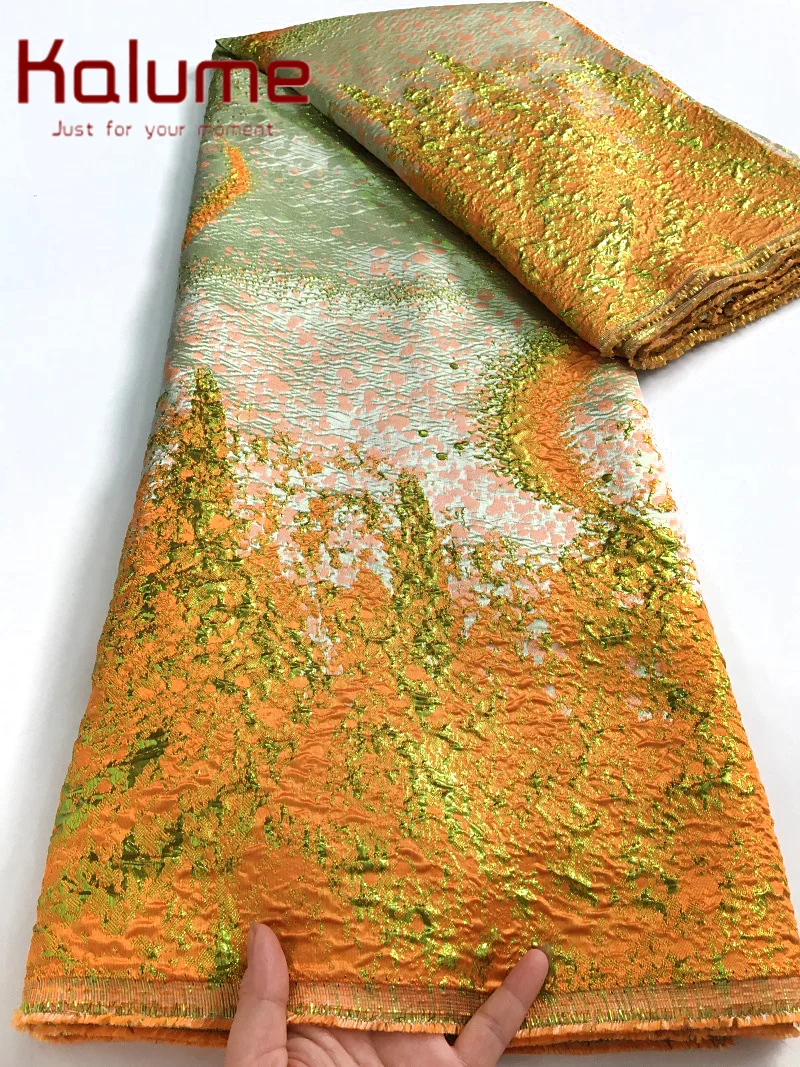 Kalume 2025 Newest Brocade Lace Fabric Hot Selling Jacquard Lace Fabric Beautiful African Gilding Fabric for Party Dress F4318