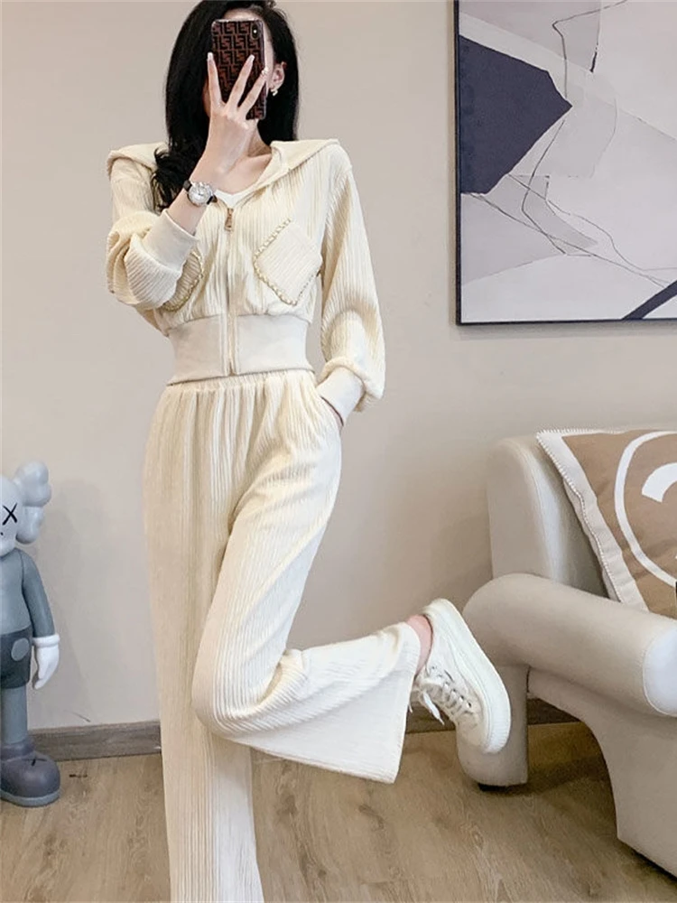 طقم رياضي نسائي كاجوال جديد لموسم الخريف، هودي راقي بنمط مميز وبنطلون واسع الساق، طقم من قطعتين أنيق من نسيج البوليستر