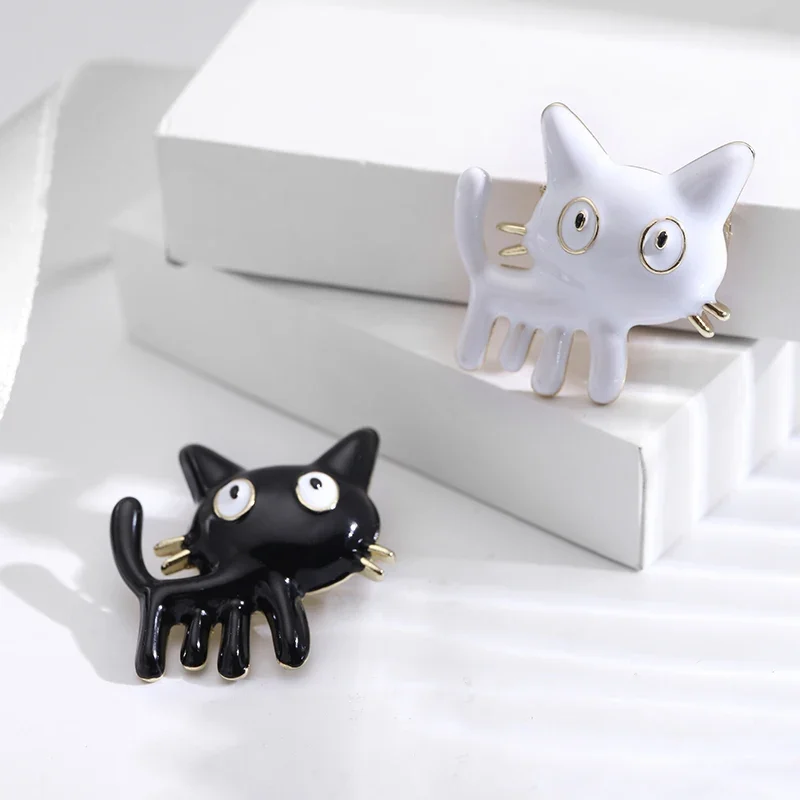 Dmari Women Brooch Korean Fashion Enamel Lapel Pins Adorkable Cat Badge Office School Accessories For Friend Gift Luxury Jewelry