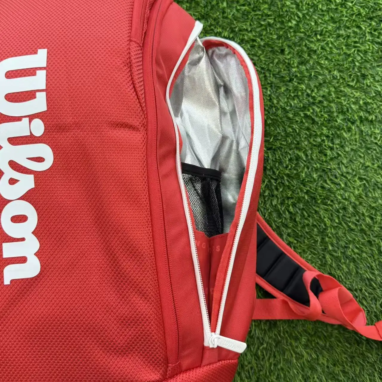 Wilson Super Tour Mochila roja Bolsa para raqueta de tenis deportiva de gran capacidad con compartimento para zapatos separado WR8036901001