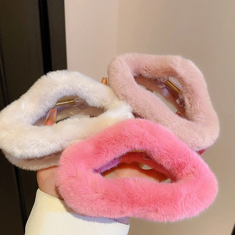 Cute Autumn Winter Large Simple Atmospheric Plush Hair Clip For Women Large High-end Shark Clip Headwear Hair Accessories