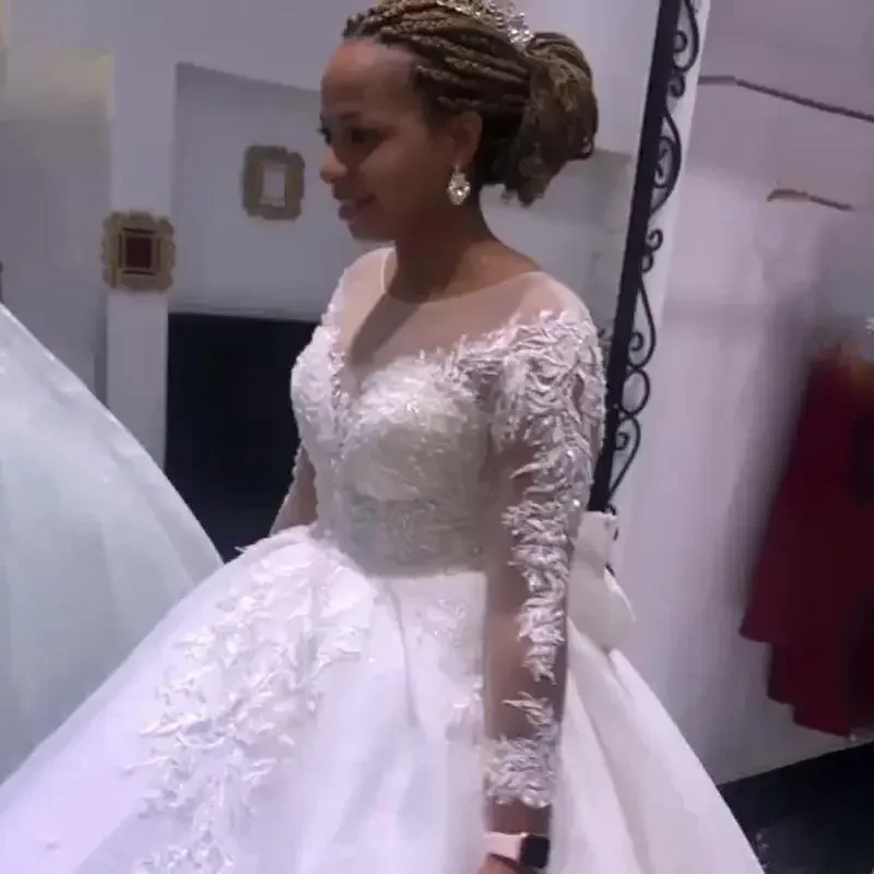 Customized Classic Scoop Neck Appliques Beads Wedding Dress Robe De Mariée Long Sleeves Plus Size Buttons Back Bridal Gowns