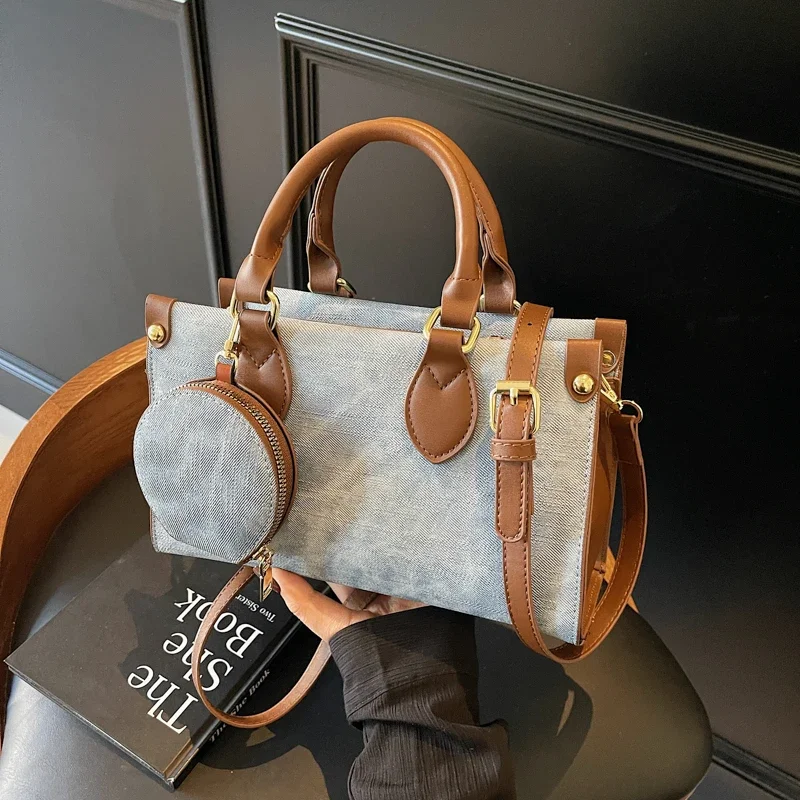 

2025 универсальная швейная нить, высокая красота, маленькая квадратная сумка из искусственной кожи на молнии, модная однотонная модная новая сумка для женщин