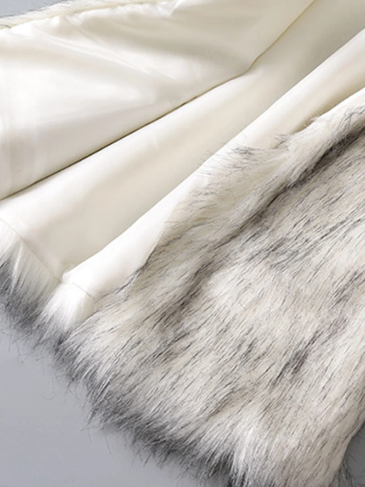 معطف نسائي متوسط الطول من الفرو ذو ياقة واقفة، دافئ، بتصميم عصري، معطف خارجي منفوش بدون أكمام مع وسادات زخرفية