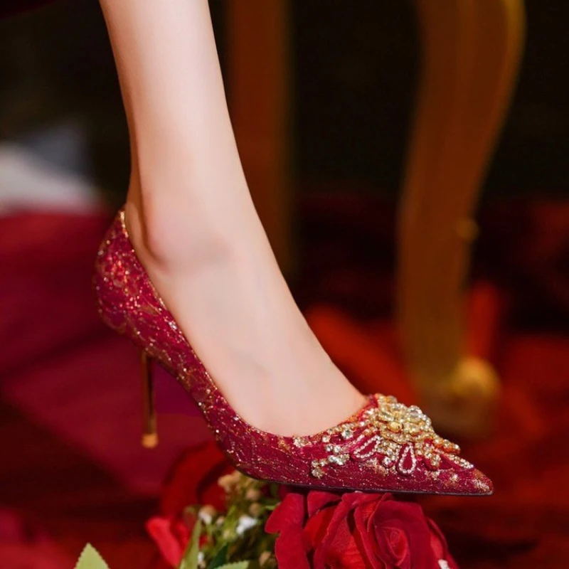 2024 New Pointed Chinese High end Bride Show He Clothing with Two Wears of Thin High Heels Wedding Shoes