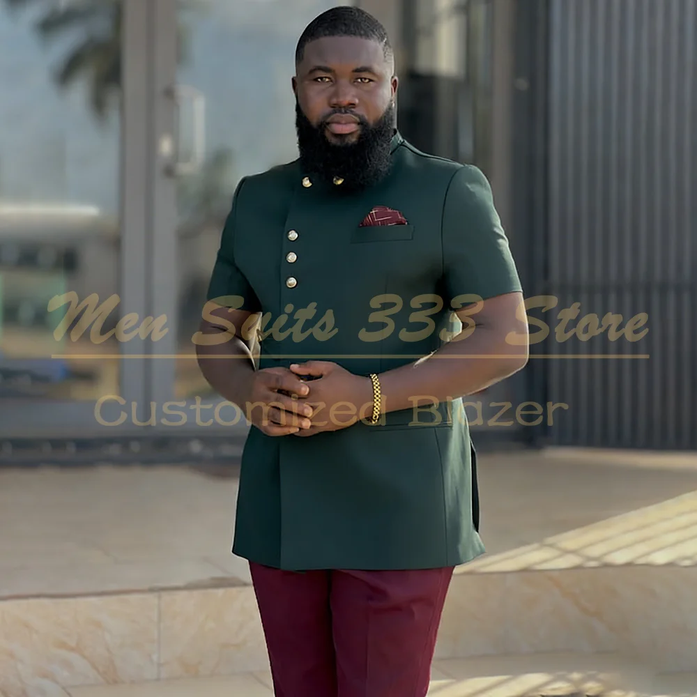 

Элегантный мужской костюм-двойка: зеленый пиджак с бордовыми брюками, индивидуальный пошив, пиджак с разрезом сзади