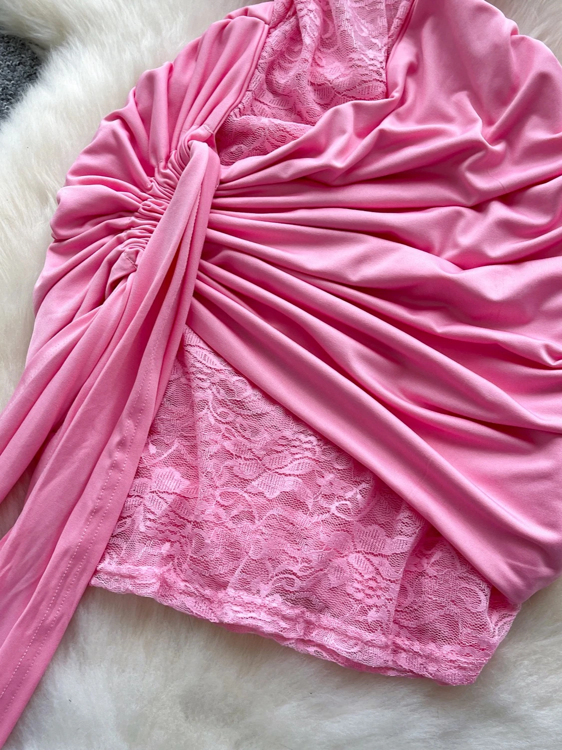 فستان قصير مثير مكشوف الأكتاف من الدانتيل من Foamlina فستان نسائي سادة بدون حمالات شفاف مرقع وشاح ربط مكشكش بقصة ضيقة للحفلات