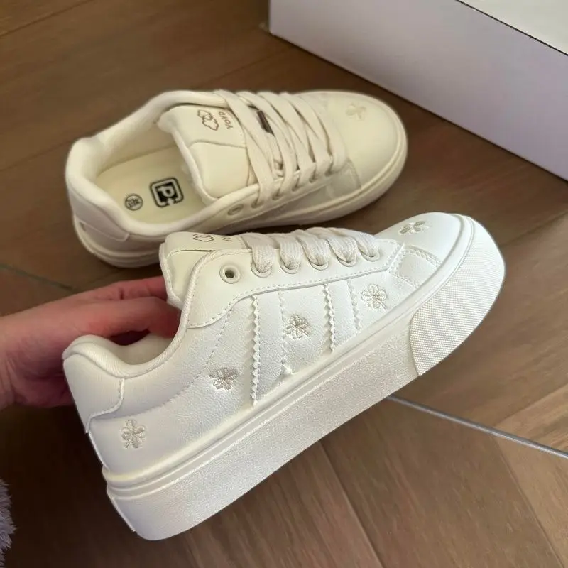 Autumn Women's New Fashionable Round Head Versatile Board Shoes Small White Shoes Sweet Style Student Casual Sport Shoes