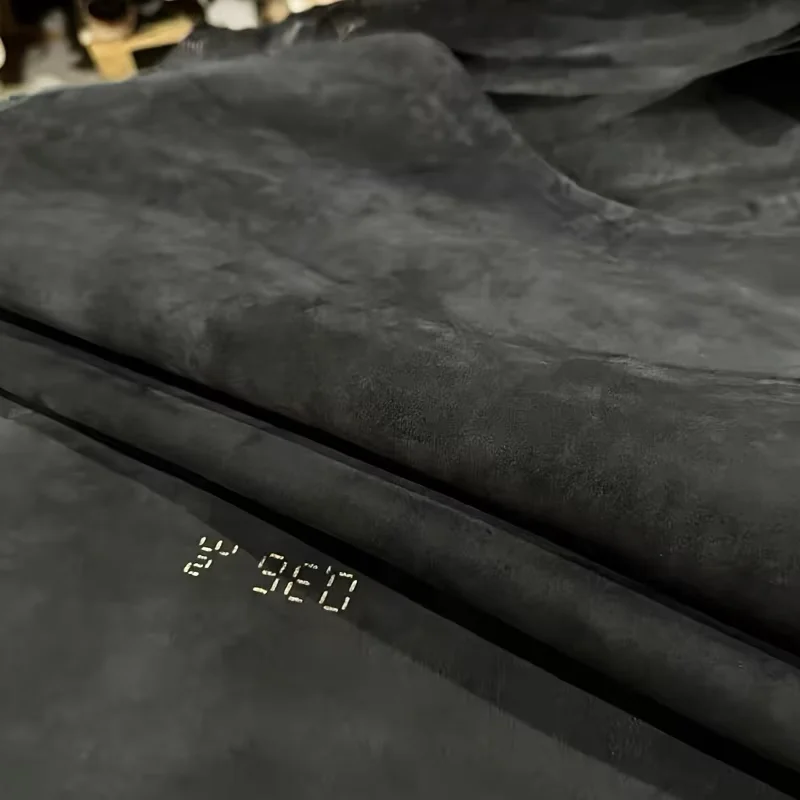 Cuero de piel de vaca anti-velour negro de dos capas, cuero de piel de vaca de 1,5 mm de grosor, cuero para manualidades DIY