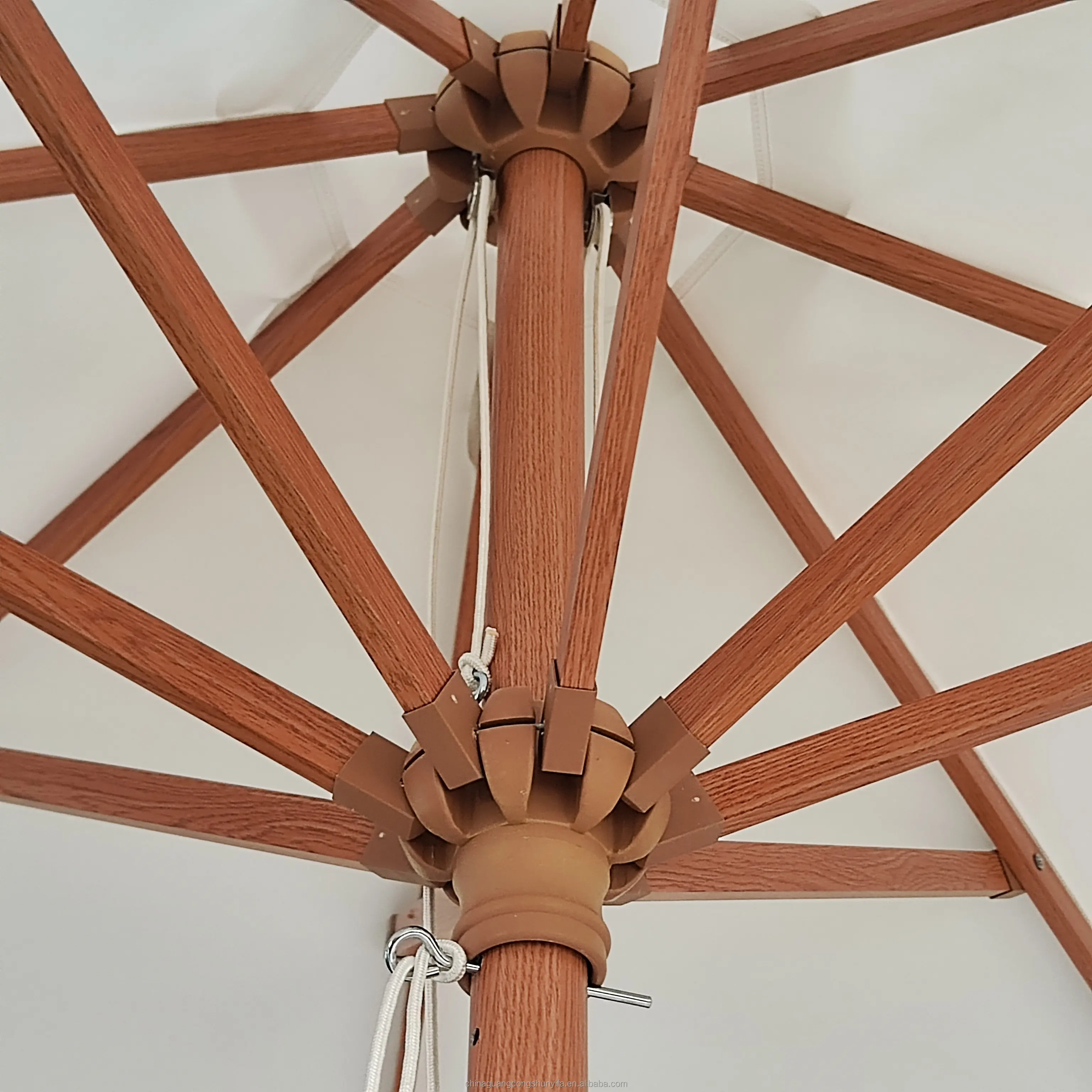 2.7M Wooden Center Pole Outdoor Umbrella Color Customized For Restaurant,beach,garden Furniture Parasol