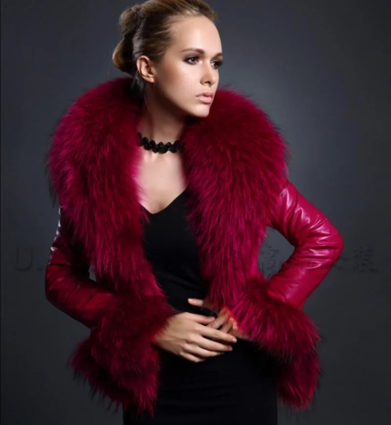 Abrigo Indie de piel de mapache para mujer, Chaqueta corta ajustada con cuello de piel sintética, color rojo y negro, 2023