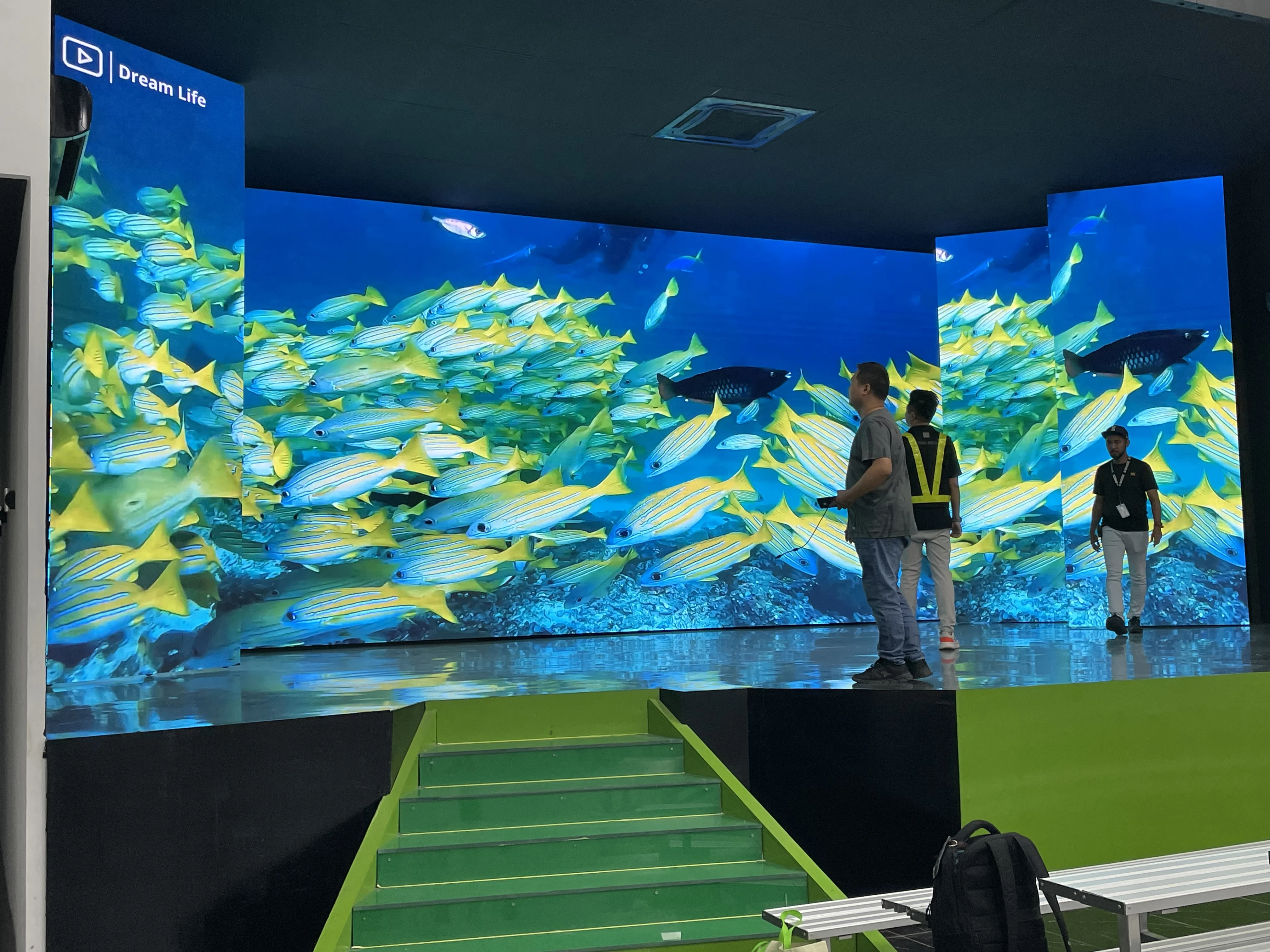 خزائن LED متعددة الاستخدامات قابلة للتخصيص وقابلة للتخصيص متوافقة مع شاشة تصاميم 500 500 مم و500 1000 مم للمرحلة والإعلان