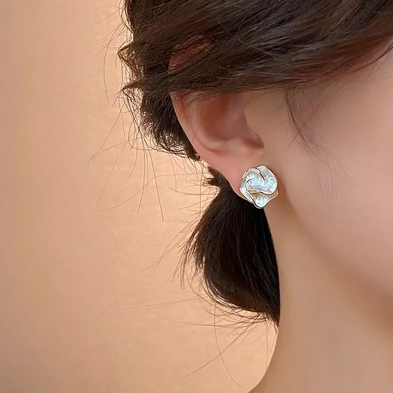 New White Enamel Camellia Stud Earrings Women Trendy Korean Design Brincos Jewelry Birthday Friend Party Gift