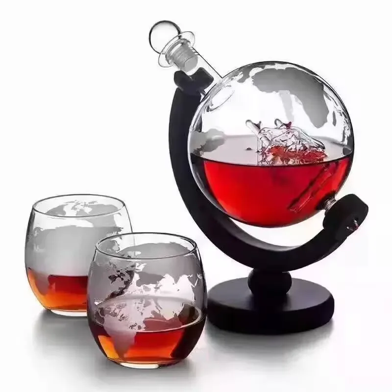 Juego de decantador de globo creativo, 1L, con jarra sin plomo, exquisito soporte de madera y 2 vasos de whisky, decantador de whisky, artículos de bar