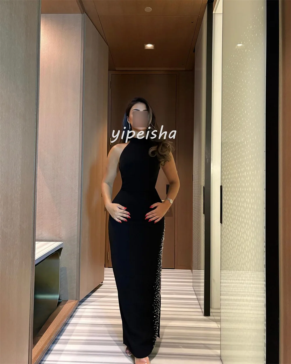 맞춤 제작된 모던 스타일 우아한 저지 라인스톤 플리츠 컬럼 하이 칼라 롱 드레스, 맞춤 행사 드레스, 레트로 스타일