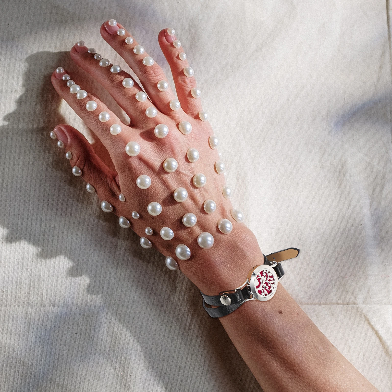 

1 Set Chic Perfume Bracelet Stainless Hollow-Out Aroma Bracelet Decorative Diffuser Wrist Chain For Party Wedding Daily Wear