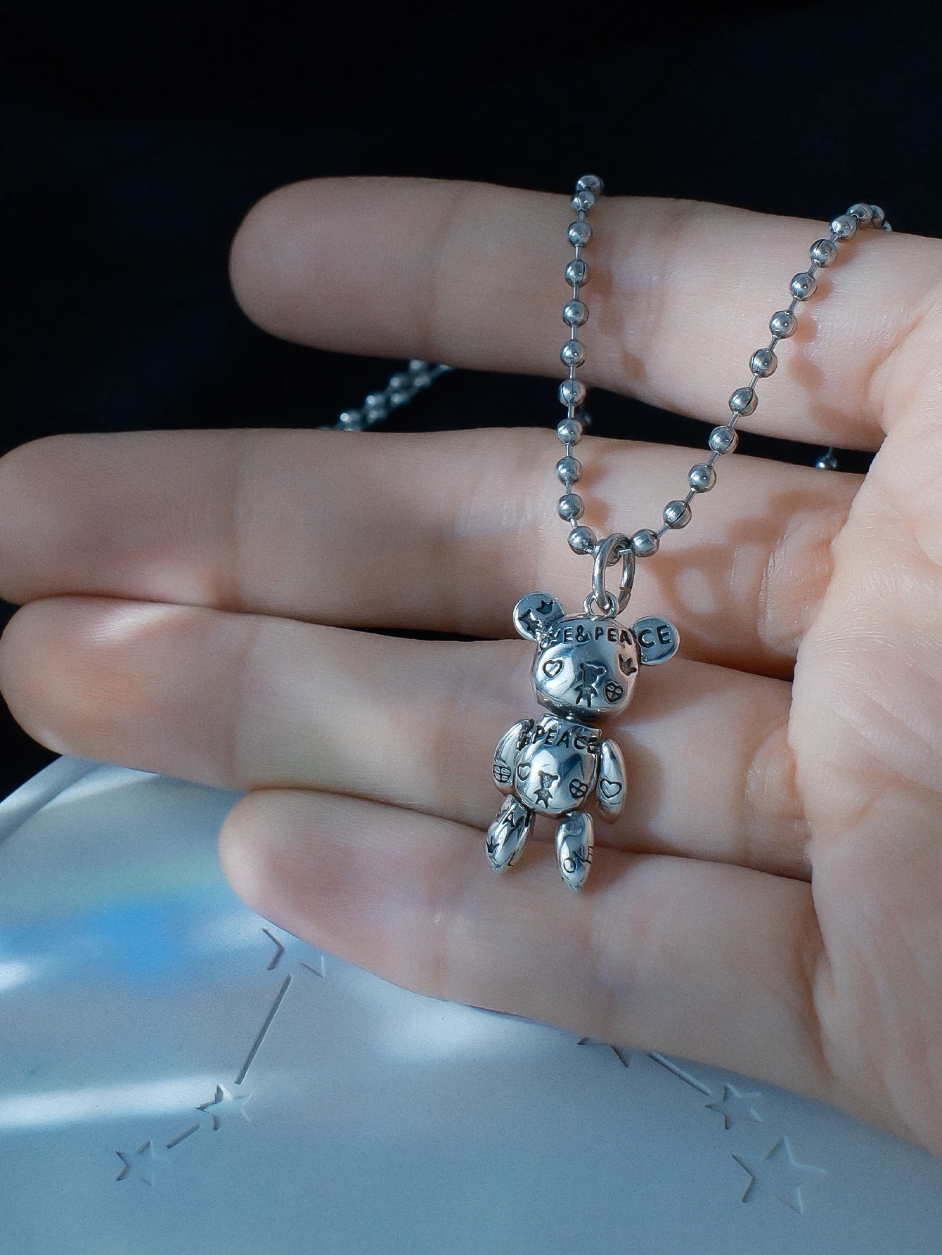 Minimalist Graffiti Bear Pendant Necklace for Women, Unique Design Sweater Chain, Cute Teddy Bear Clavicle Chain