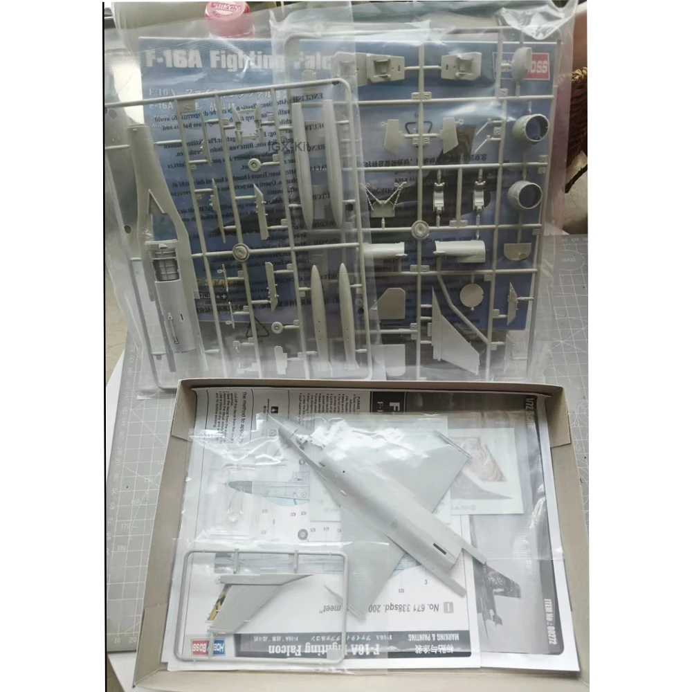 

Hobbyboss 80272 Масштабная модель самолета General Dynamics F16 F-16A Fighting Falcon в масштабе 1:72, пластиковый конструктор для сборки