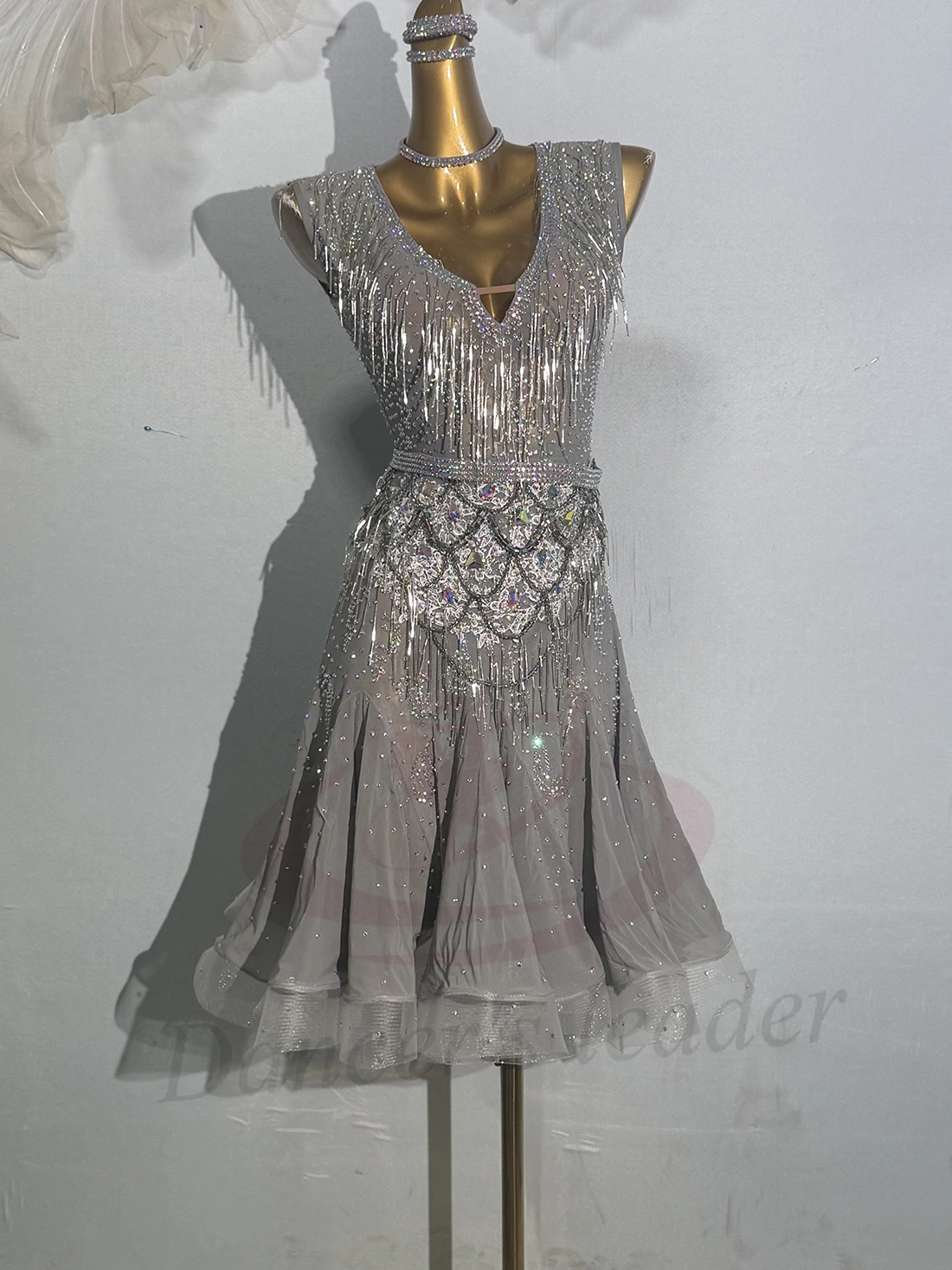 

Профессиональное платье для латиноамериканских танцев, высококачественное индивидуальное платье для танго с серебряными бусинами, сценические костюмы для женщин и детей