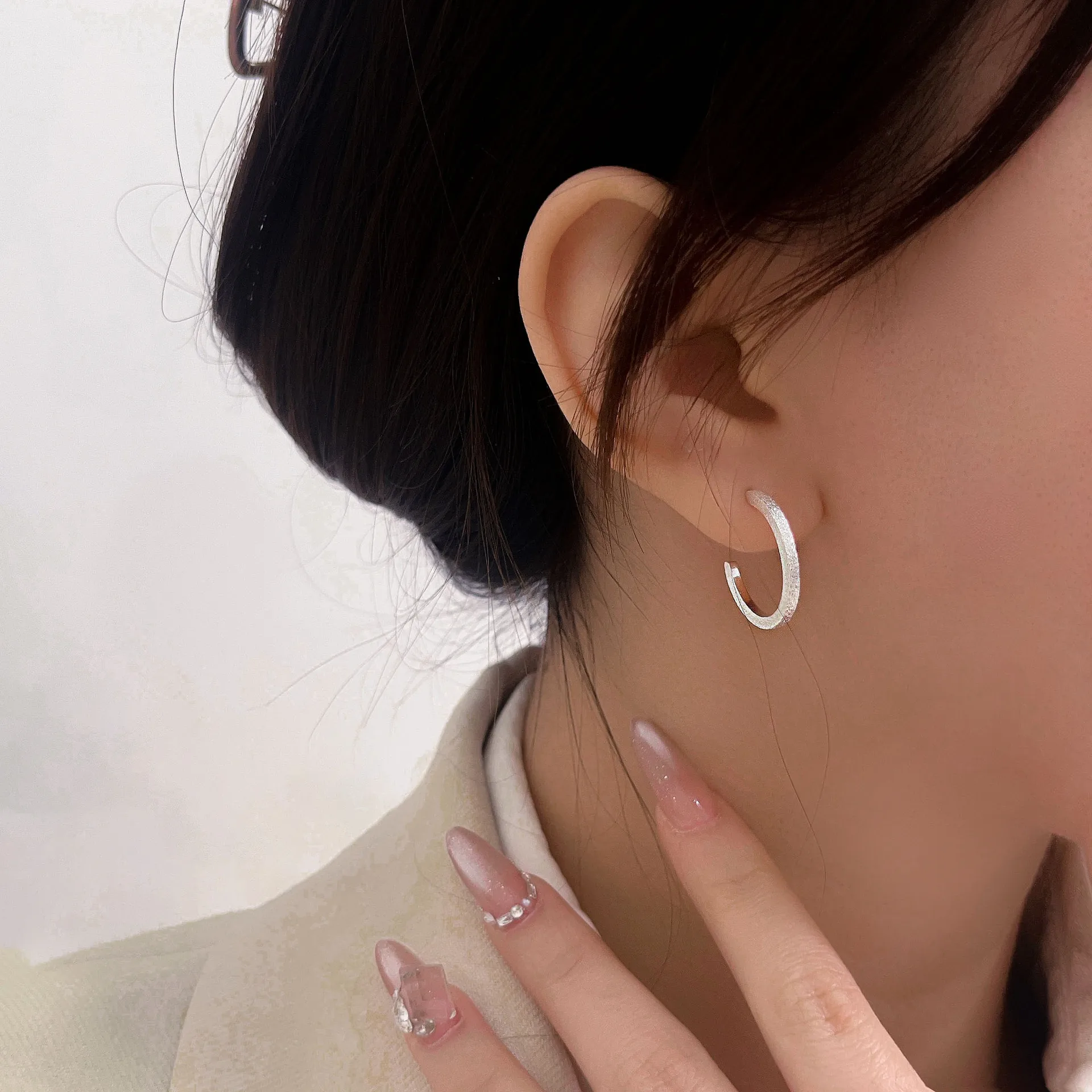 

Uniorsj 925 Sterling Silver Jewelry Korean Simple Style Letter C Shape 20mm Circle Stud Earrings for Women