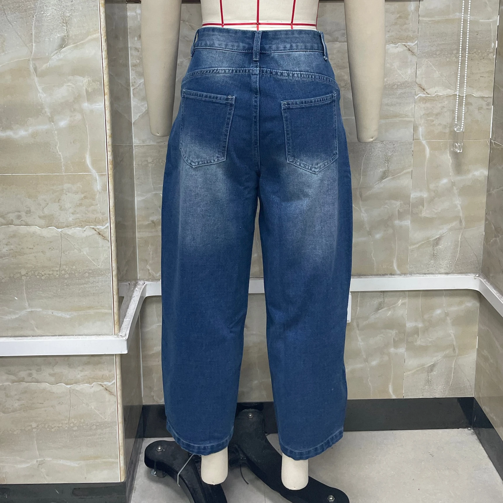 

Women Washed Denim Cropped Pants Mid Rise Loose Straight Leg Jeans with Pockets for All Seasons