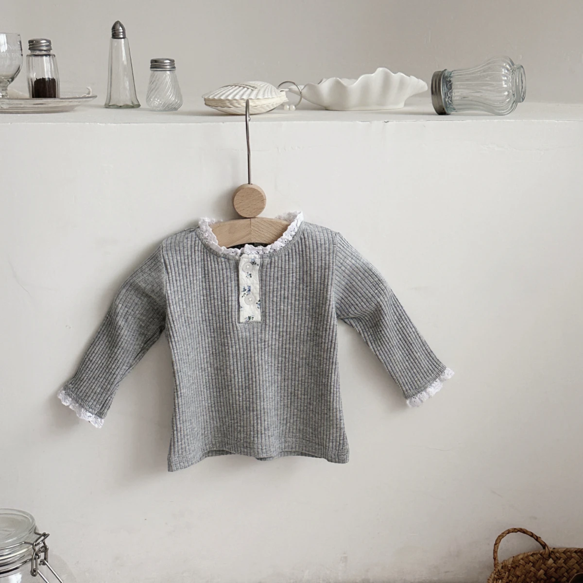 أزياء الخريف لحديثي الولادة ملابس الفتيات المريحة بلون الدانتيل وأكمام طويلة عصرية قابلة للتنفس للأطفال البنات على الطراز الكوري