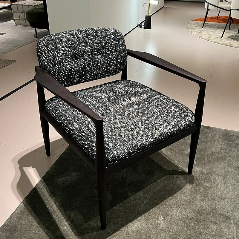 Italian minimalist postmodern minimalist fabric leisure chair, living room solid wood reception leisure chair single sofa